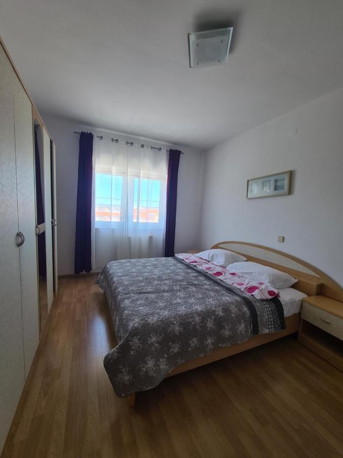 Apartmani Emily Pula Exterior foto