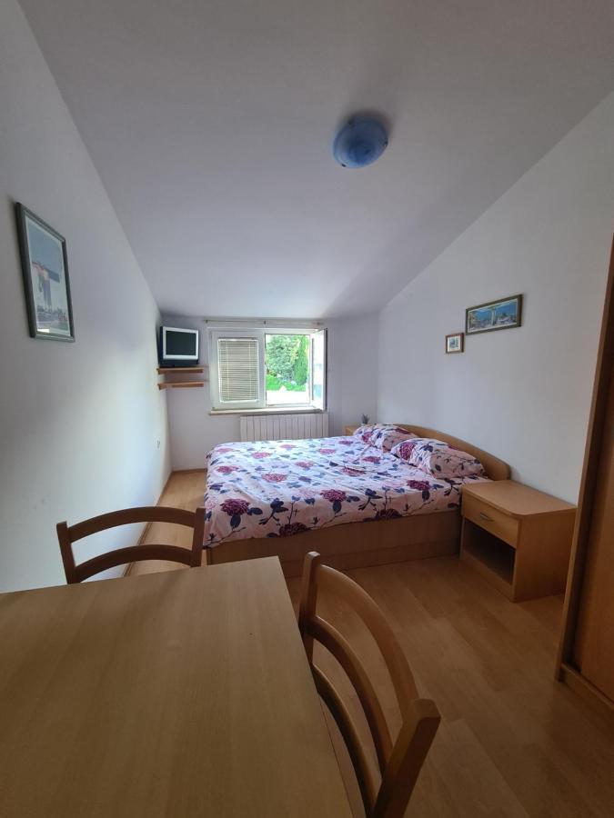 Apartmani Emily Pula Exterior foto
